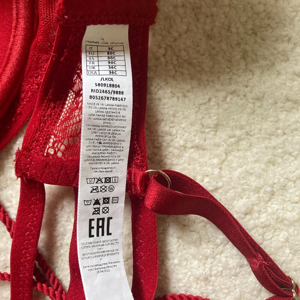 Red Lace Bra - Picture 3 of 4
